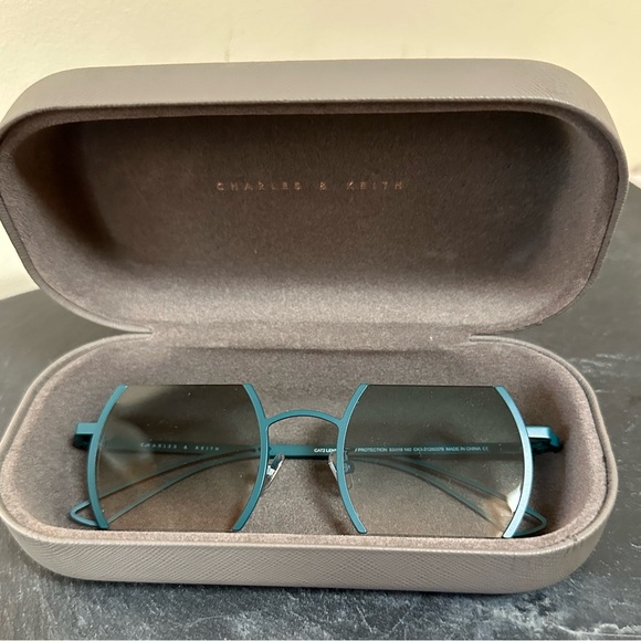 CHARLES & KEITH sunglasses - Picture 1 of 9